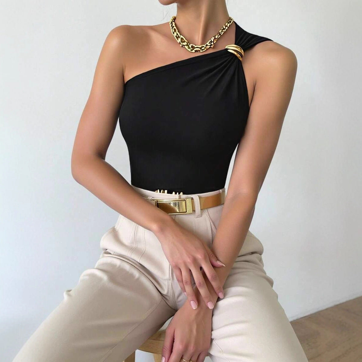 Graceful Sleeveless Metal Ring Design Solid Color Small Vest/suspenders/tube Top