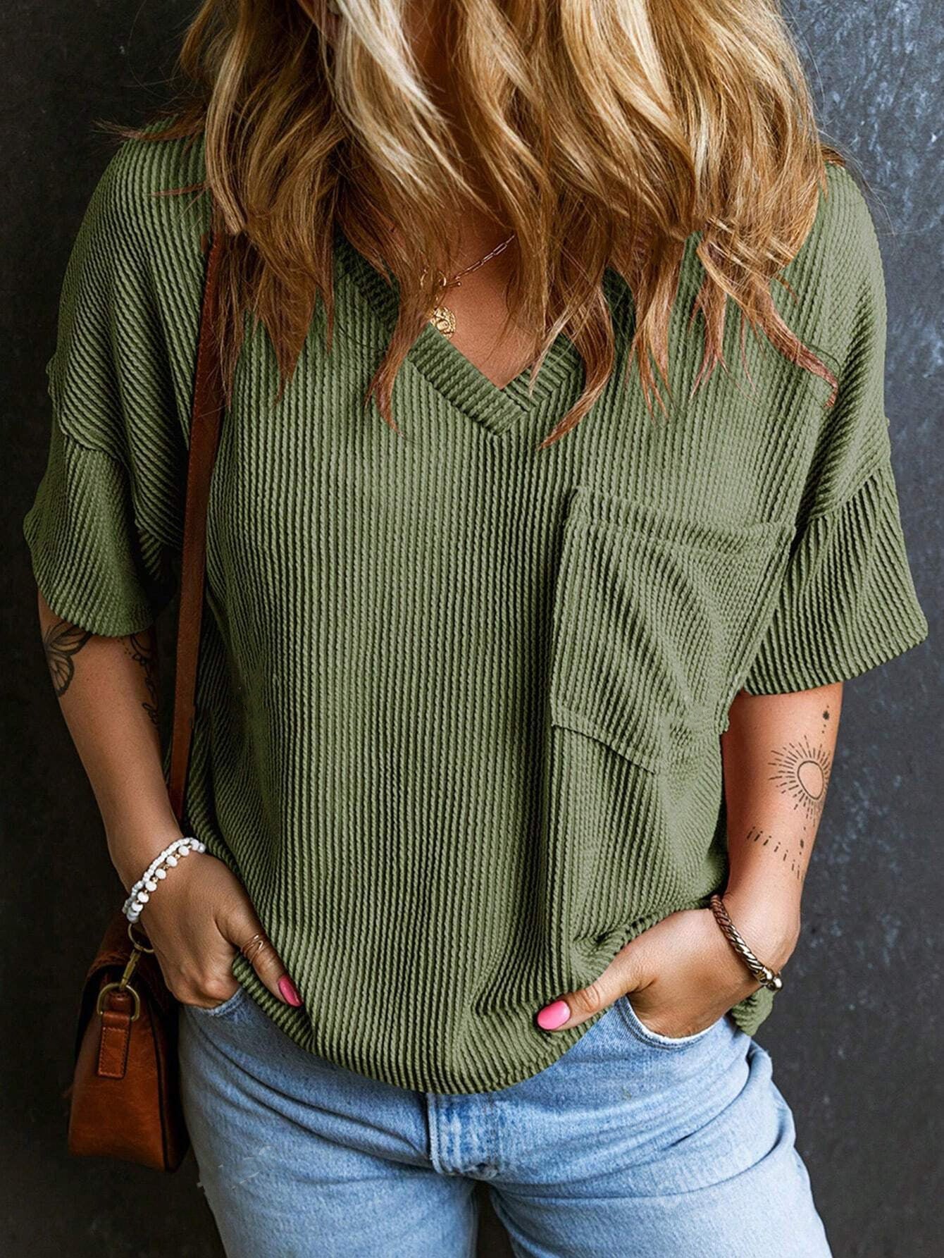 Women's Fashionable Two-color Twisted Pullover Short-sleeved For Women's T-shirt
