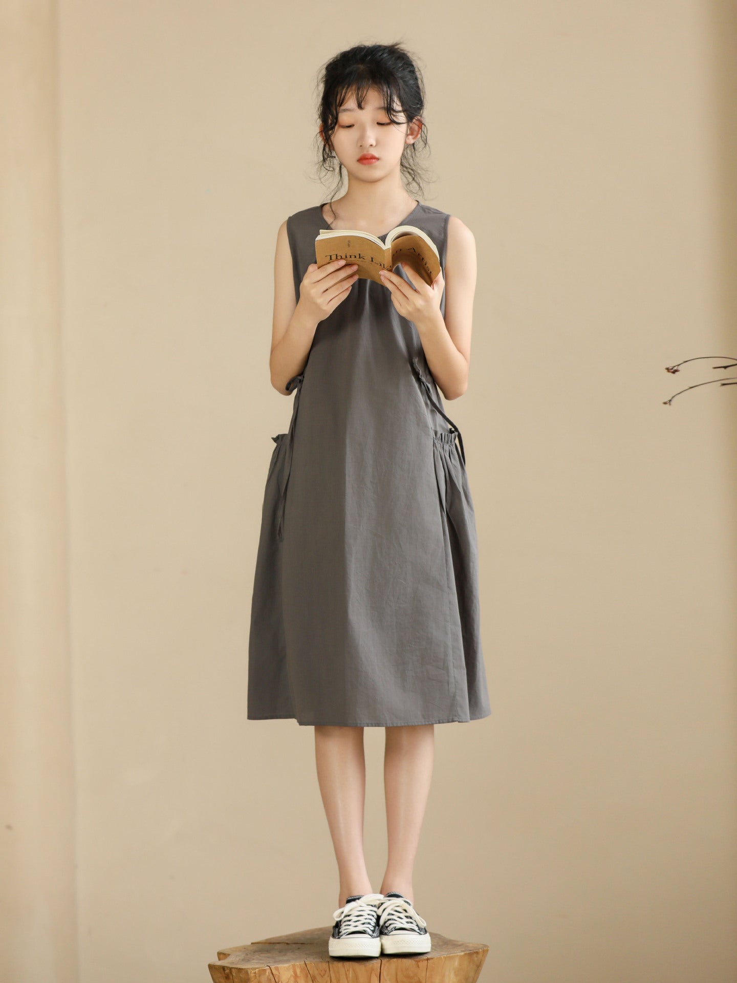 High-grade Gray Sleeveless Small Design Sense Children's Dress