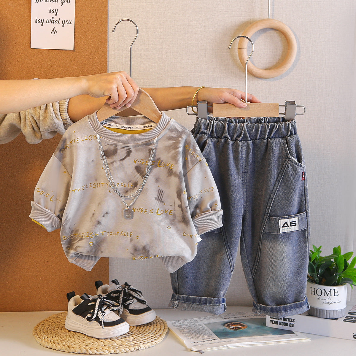 Children's Summer Printed Letters Necklace Round Neck Long Sleeve Children's Suit