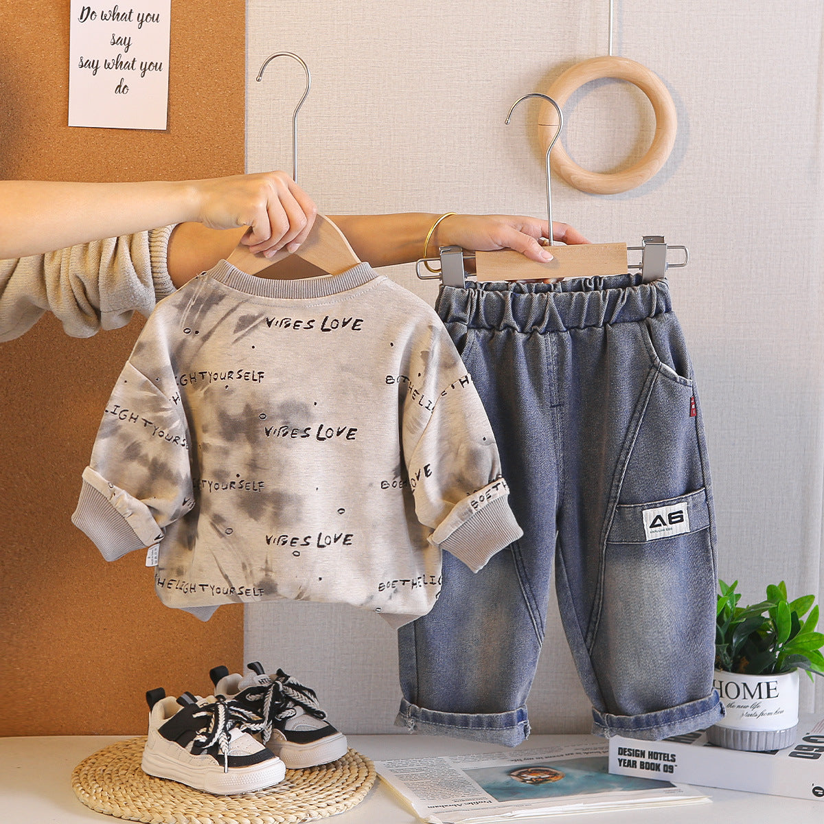 Children's Summer Printed Letters Necklace Round Neck Long Sleeve Children's Suit