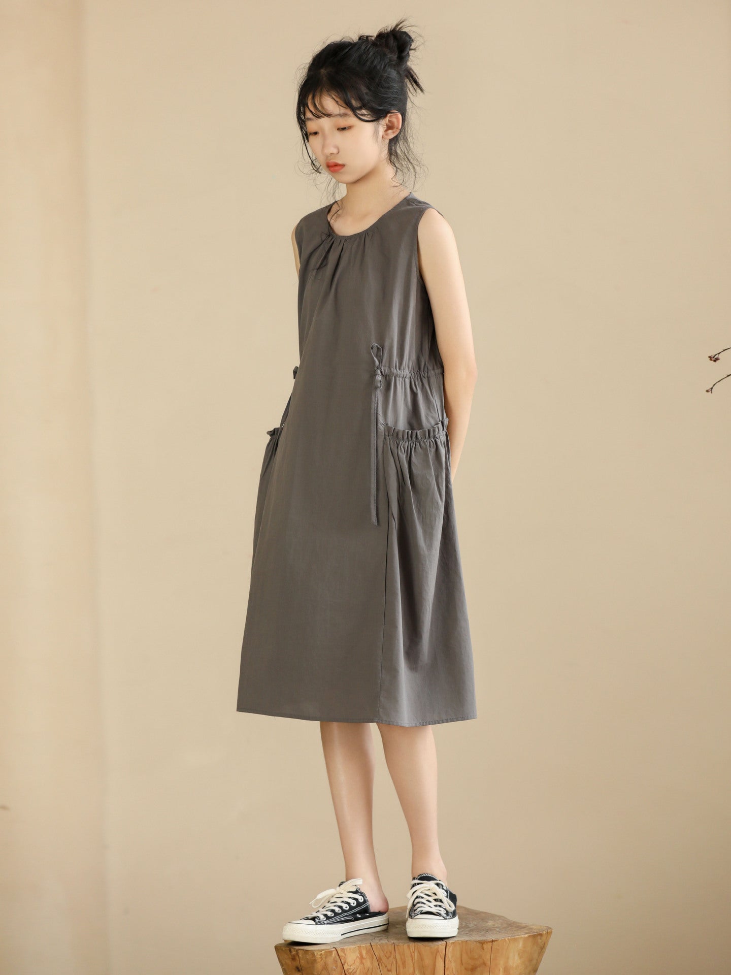High-grade Gray Sleeveless Small Design Sense Children's Dress