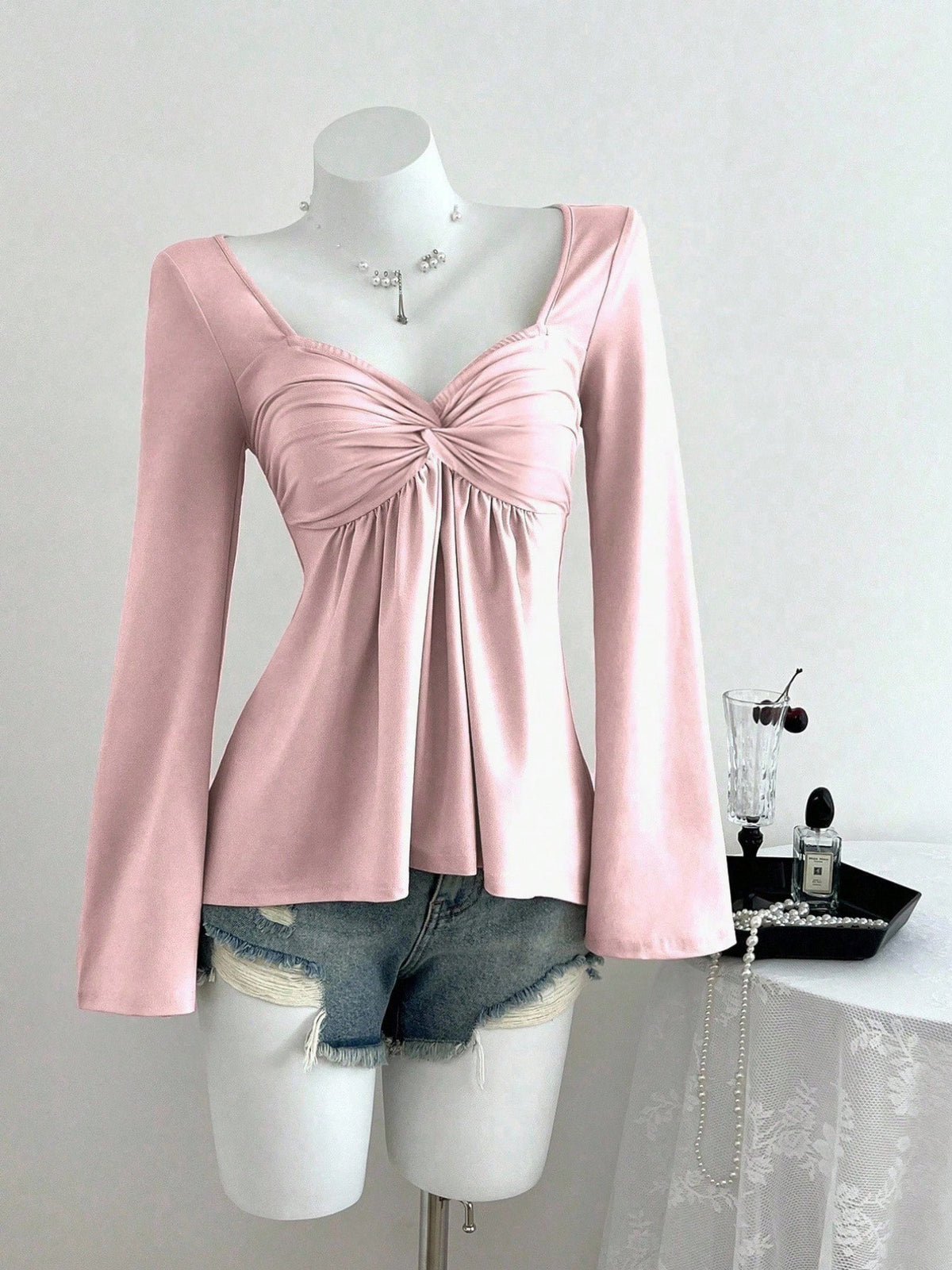 Women's French Style Design Chest Twist Fashionable Temperament Tops