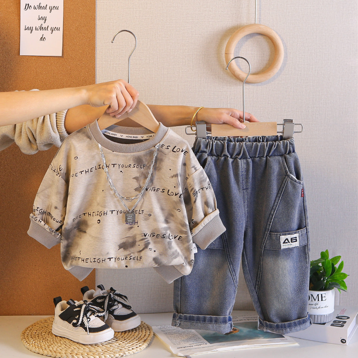 Children's Summer Printed Letters Necklace Round Neck Long Sleeve Children's Suit