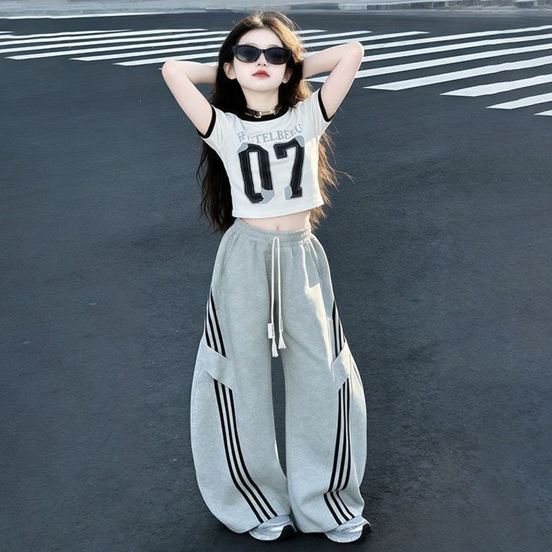 Children's Short-sleeved Summer Fashion Casual Cropped T-shirt Trousers Two-piece Children's Suit